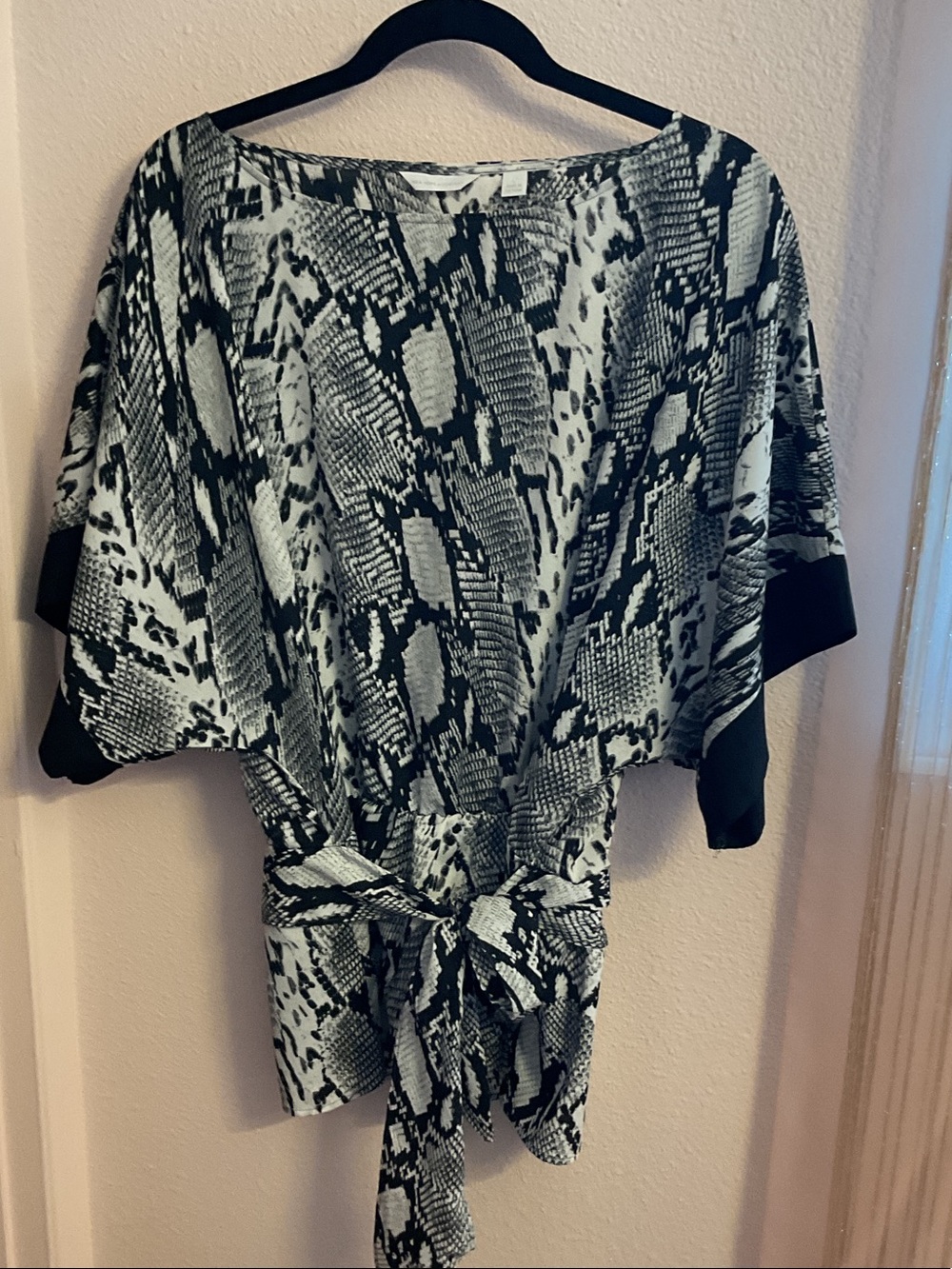 New York & Company Black and White Snake-Print Tie-Front Tunic Top